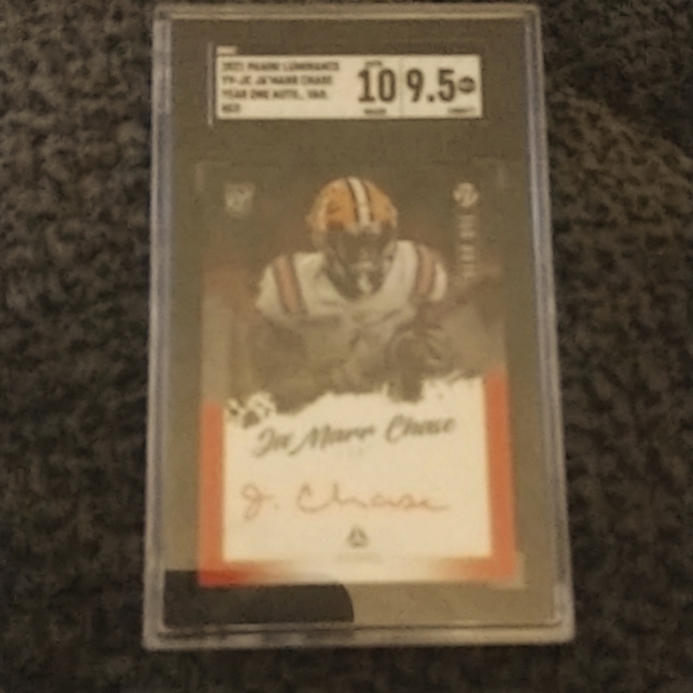 Ja Marr Chase autograph rookie card